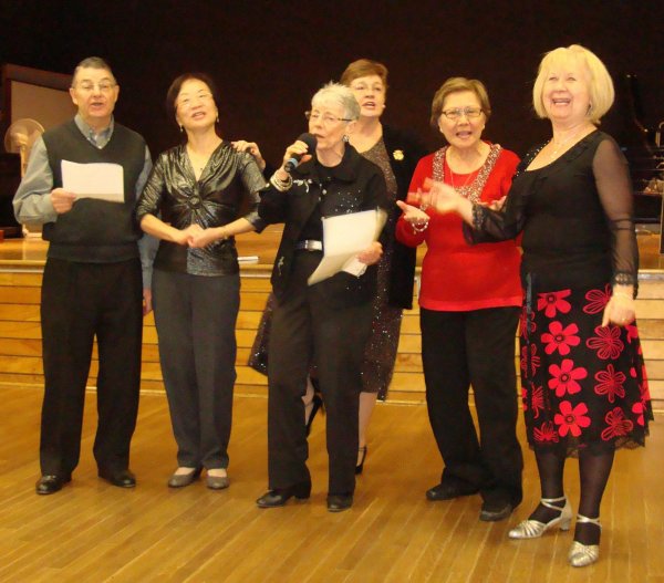 6 Christmas Singers 1 Dec. 2011