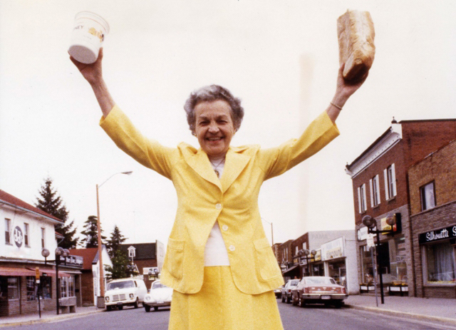 Hazel McCallion promotes Streetsville Founders Bread and Honey Festival Google image from http://www.insauga.com/hazel-mccallions-photos-through-the-years. Created by the Streetsville and District Chamber of Commerce in 1973. Publisher/husband Sam McCallion, first President in 1974.