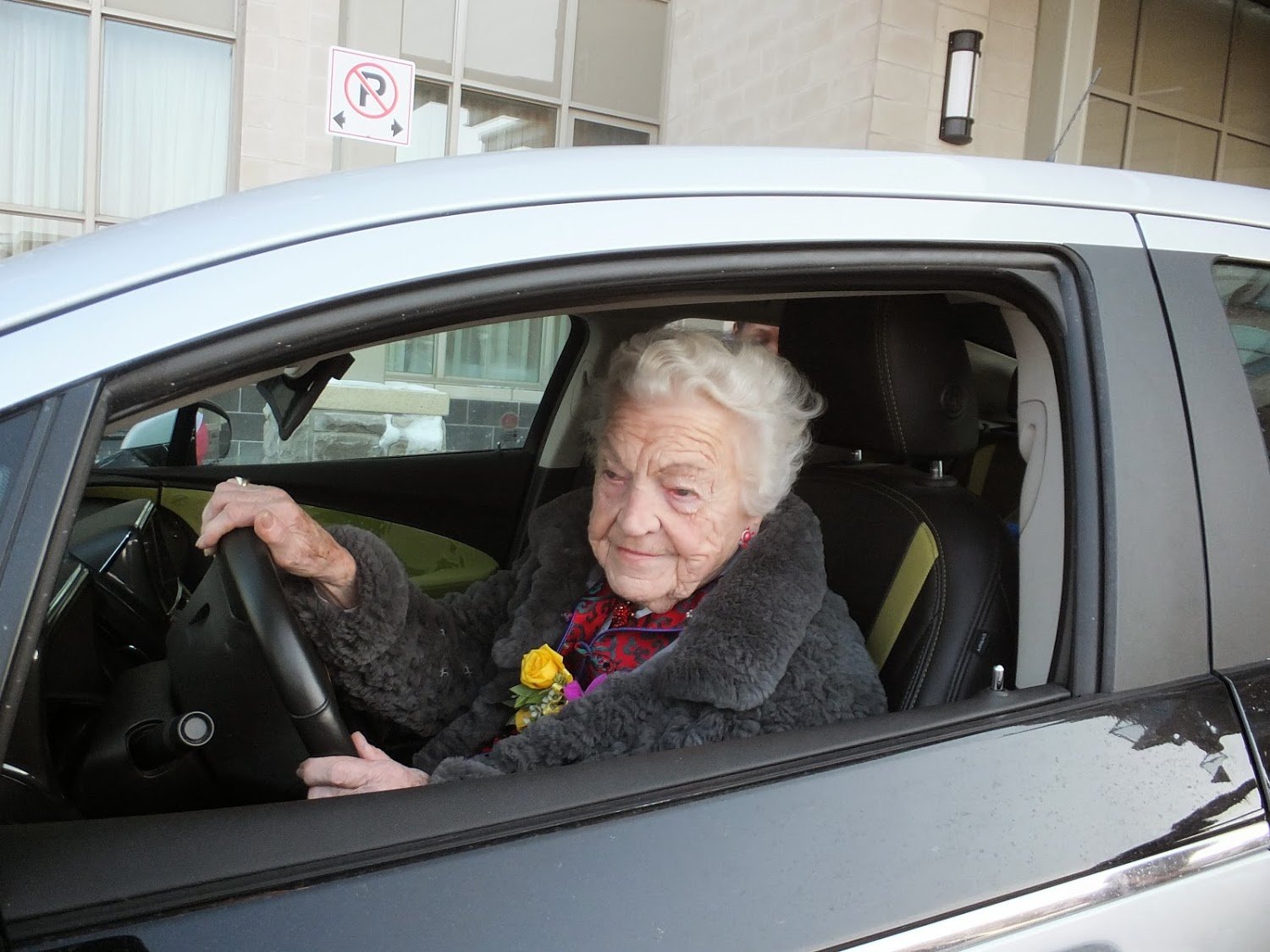 Mayor Hazel McCallion driving away in MAYOR 1 on Feb. 14, 2014