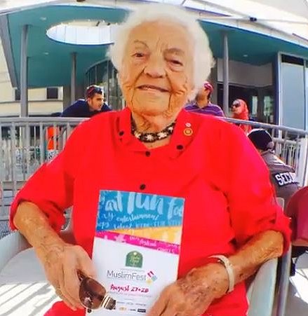 So honoured to have former mayor Hazel McCallion in attendance at #MuslimFest! Google image from Highlights from Day 1 of #MuslimFest - https://twitter.com/muslimfest