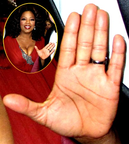 Oprah Winfrey Left Hand image from http://www.handresearch.com/thumbs-up/oprah-winfrey-left-hand.jpg