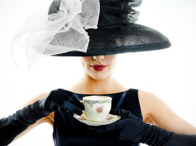 https://secretgirlsbusiness.net/big-hats-high-heels-tea-party/