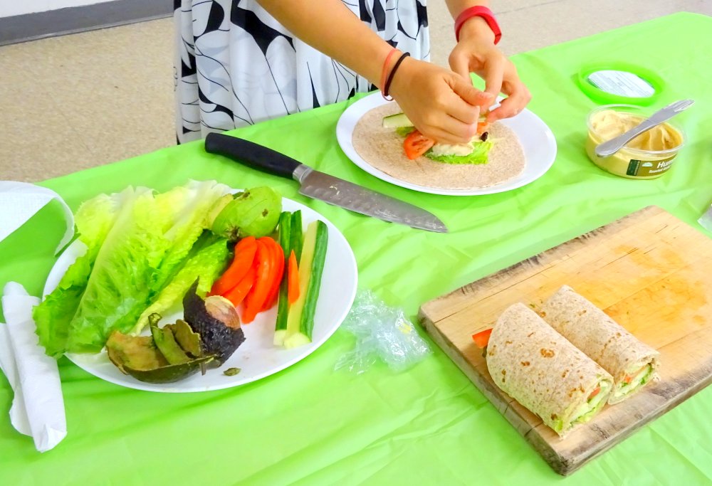 Healthy Food Demo, photo by I Lee at Mississauga Valley Community Centre 8 Aug 2015