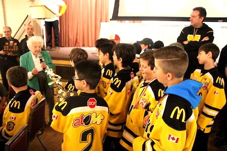 Hazel McCallion Sportsmanship Award to ME051 Atom Red Meadowvale Hockey April 2016 image from http://meadowvalehockey.com/hazel-mccallion-sportsmanship-award-goes-to-me051/