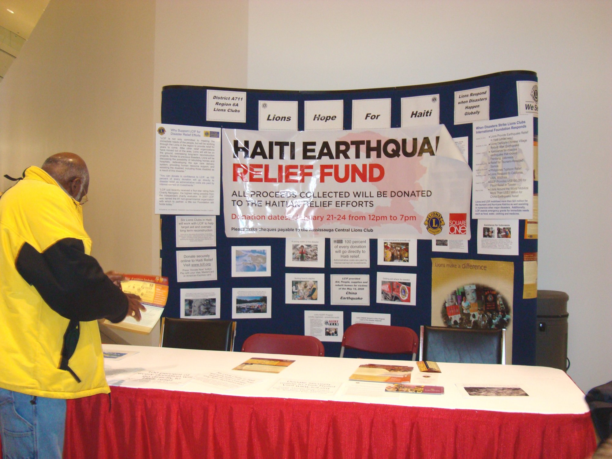 Lions Haiti Relief5 - 23Jan2010.jpg Square One Shopping Centre Upper Level Cityside Booth