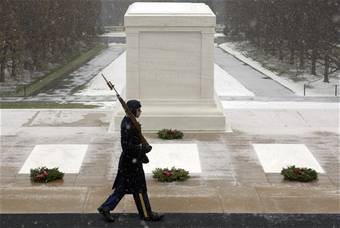 Christmas at Arlington Cemetery image from http://www.thetroubleshooters.com/80th/arlington01.html
